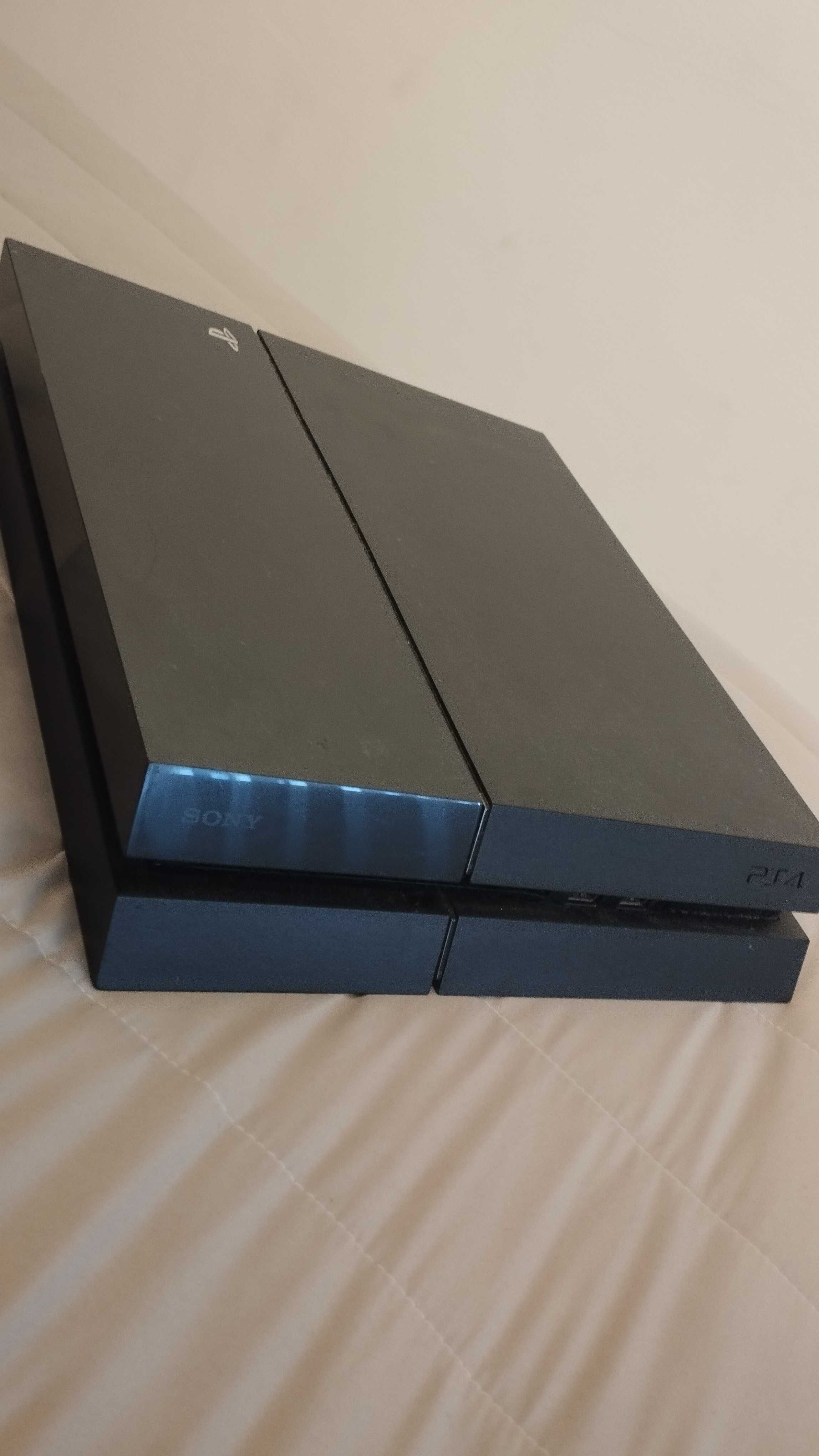 PlayStation 4 + 2 comandos + Jogos