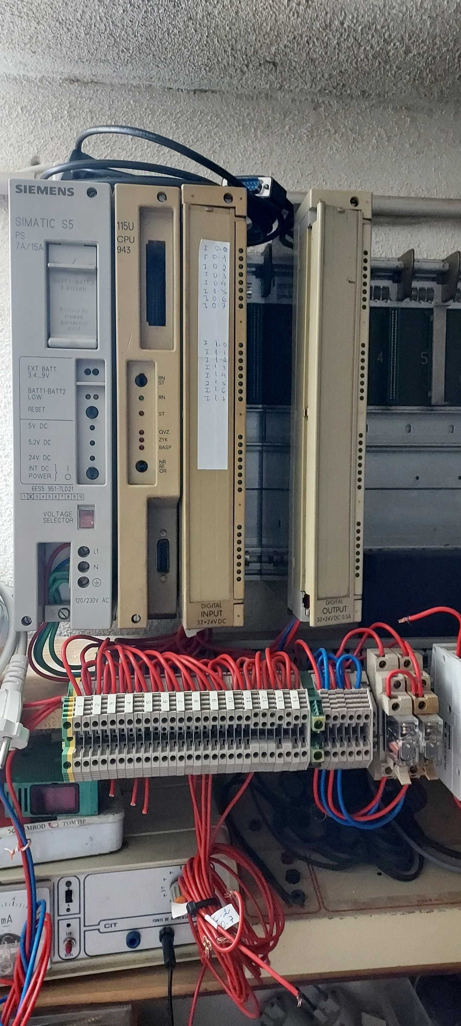 PLC SIEMENES Fonte de  Aime.CPU 115U 943. Carta de entrada e saida