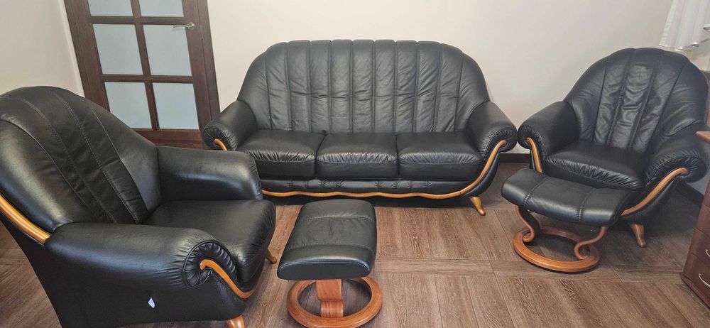 Skórzany komplet wypoczynkowy 3+1+1 + 2 podnóżki