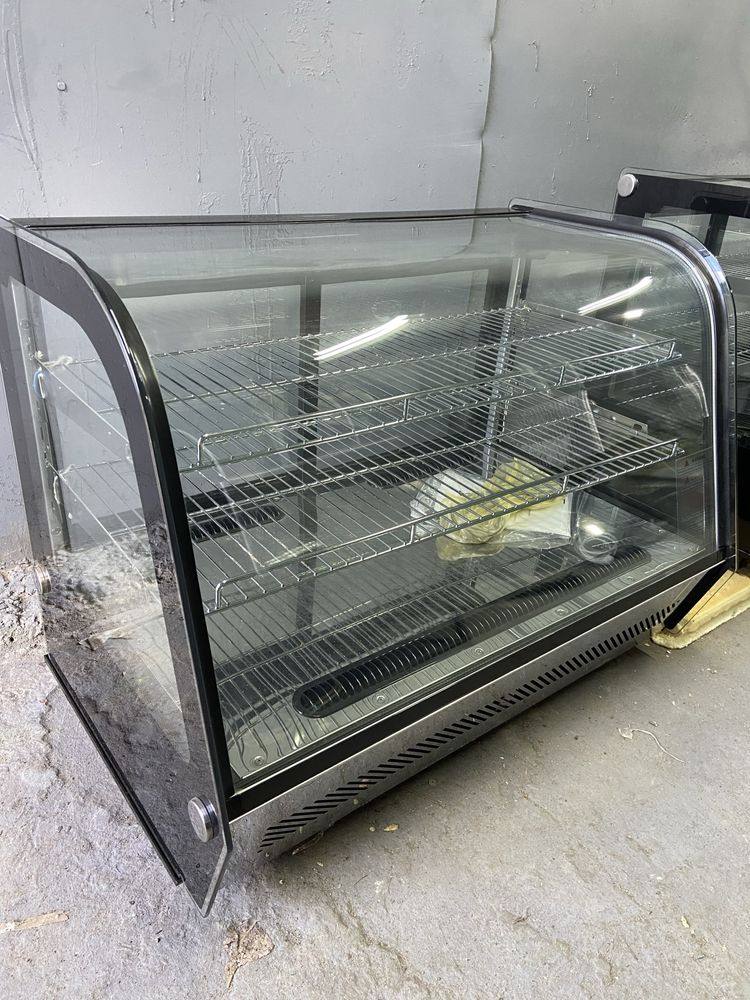 Кондитерская витрина холодильник для десертов барные