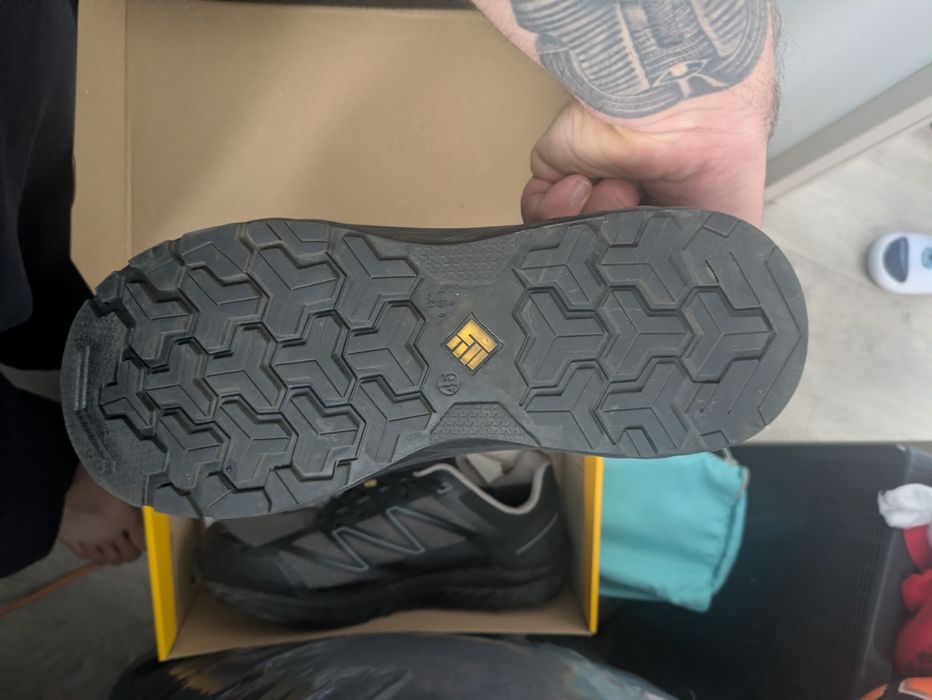 Sapatilhas de biqueira de aço novas