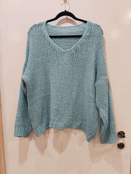 Ciepły sweterek w szpic rozmiar oversize