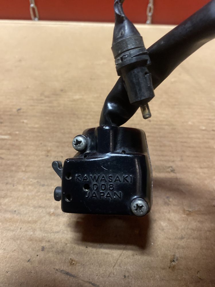 Kawasaki KZ400 lewy przełącznik B185