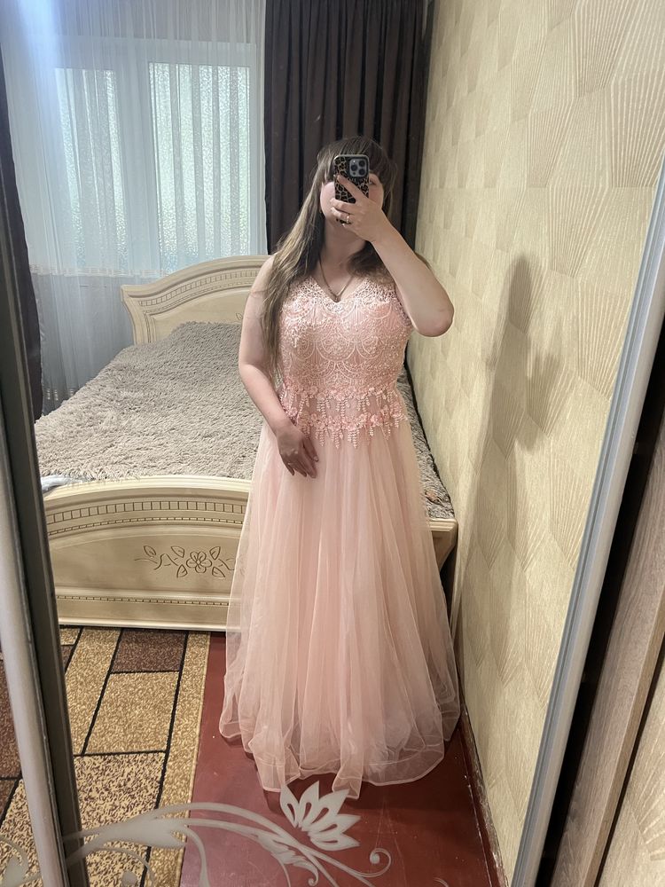 Випускна святкова сукня в пол