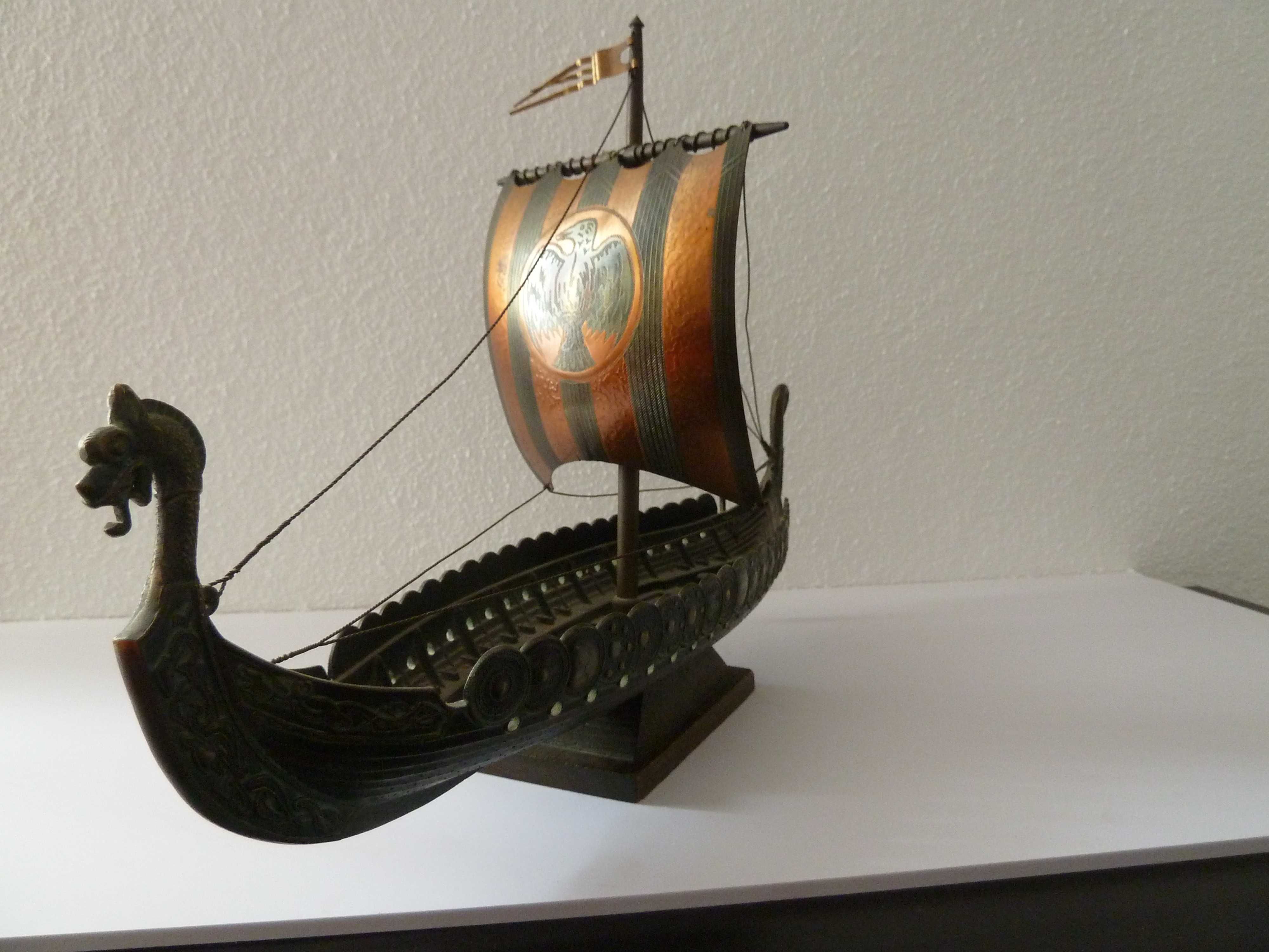 Barco Drakkar Vikingo