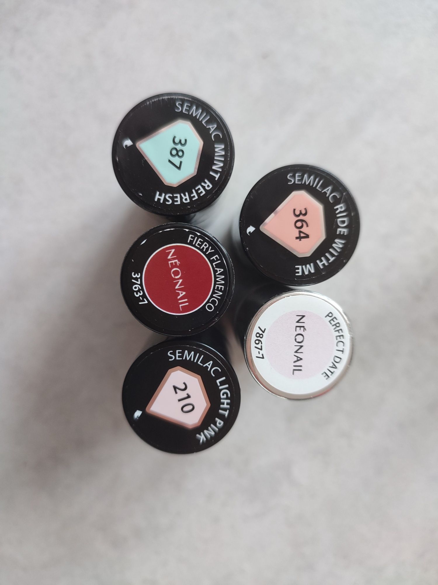 Lakiery do manicure hybrydowego