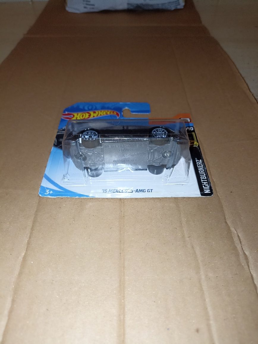 Hot Wheels '15 Mercedes AMG GT czarny + protektor