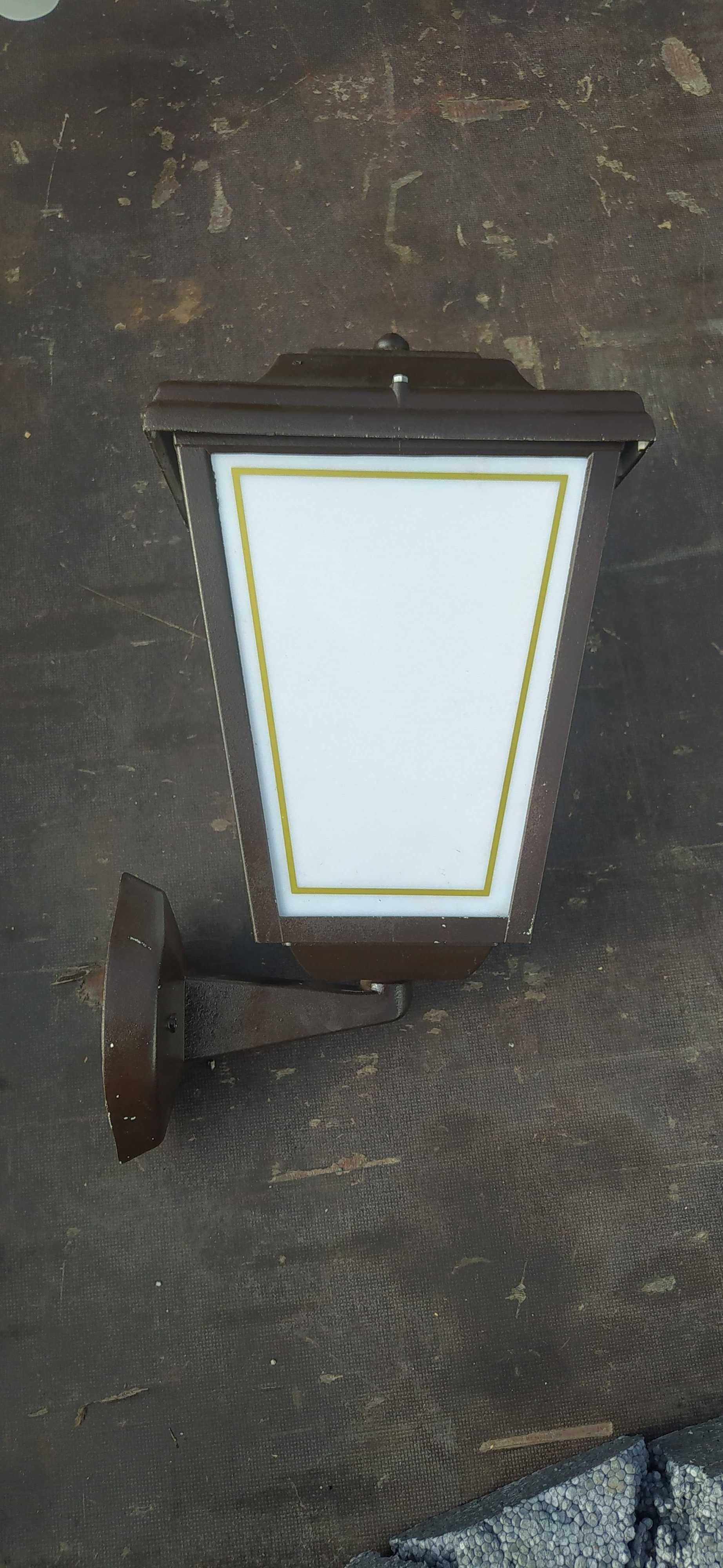 Lampa na elewację bądź do ogrodu