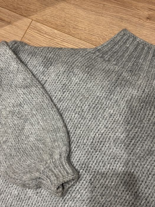 Светр сірий жіночий