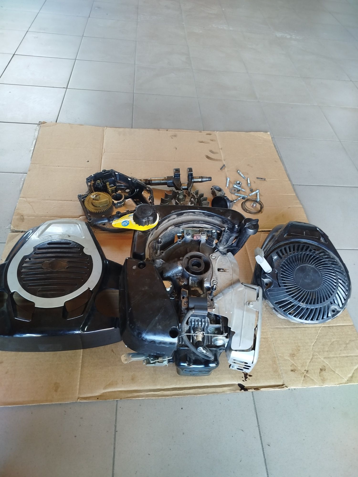 Продам двигун газонокосарки BRIGGS & STRATTON по деталях запчастини