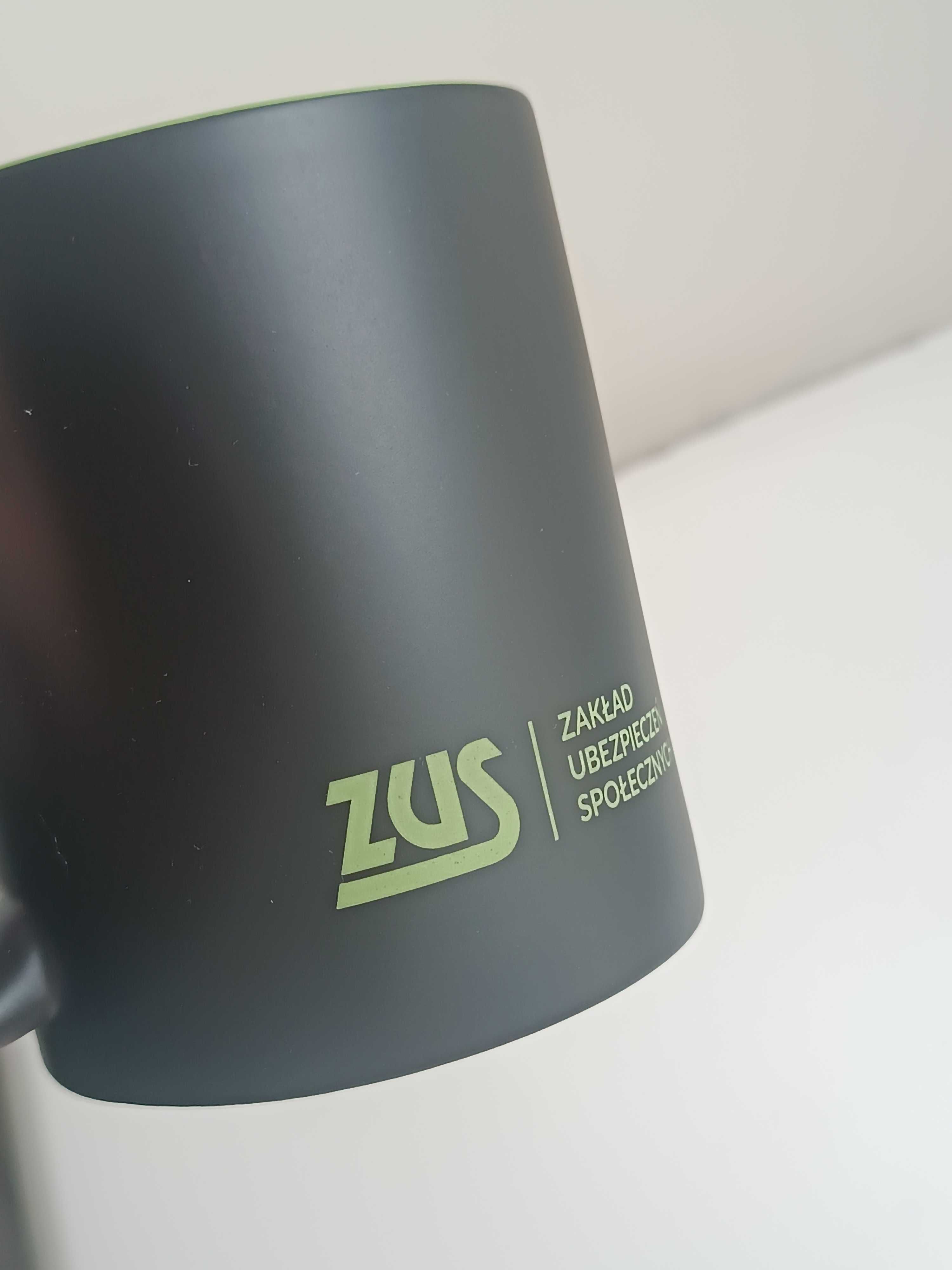 NOWY Kubek czarny zielony w środku ZUS Zakład ubezpieczeń społecznych