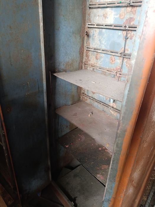 Продам шкаф металевий