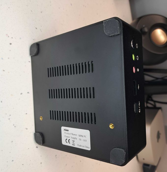 Mini PC z AMD Ryzen 5, WiFi AC i Bluetooth