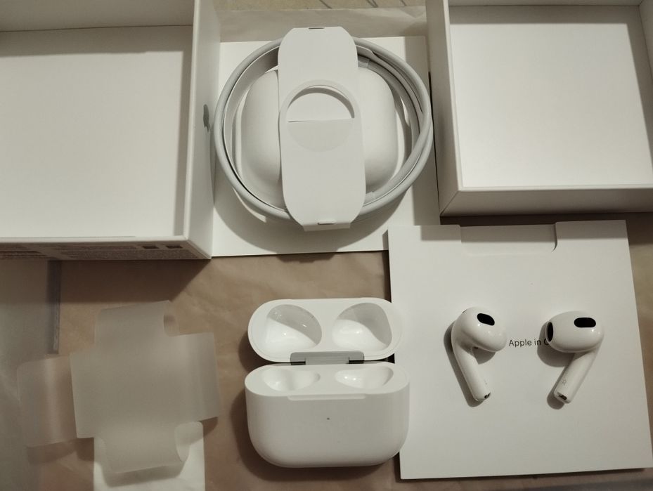 Навушники Apple AirPods 3rd generation with MagSafe Charging Case