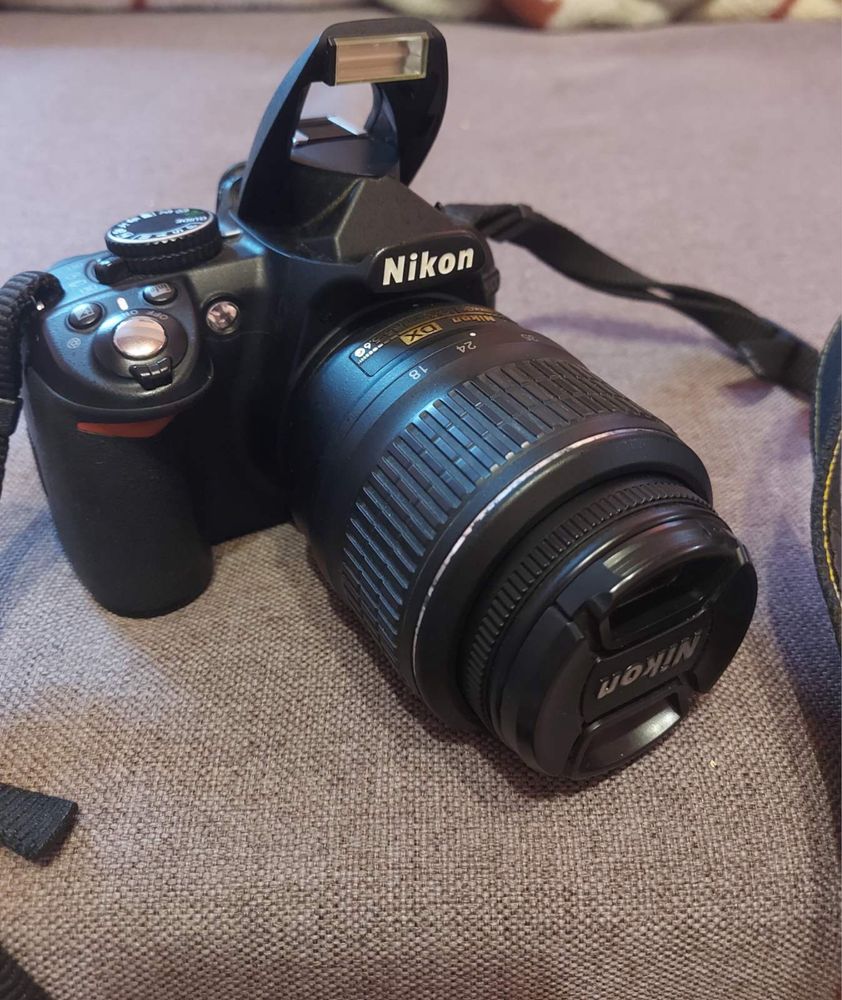 Nikon D3100.        .