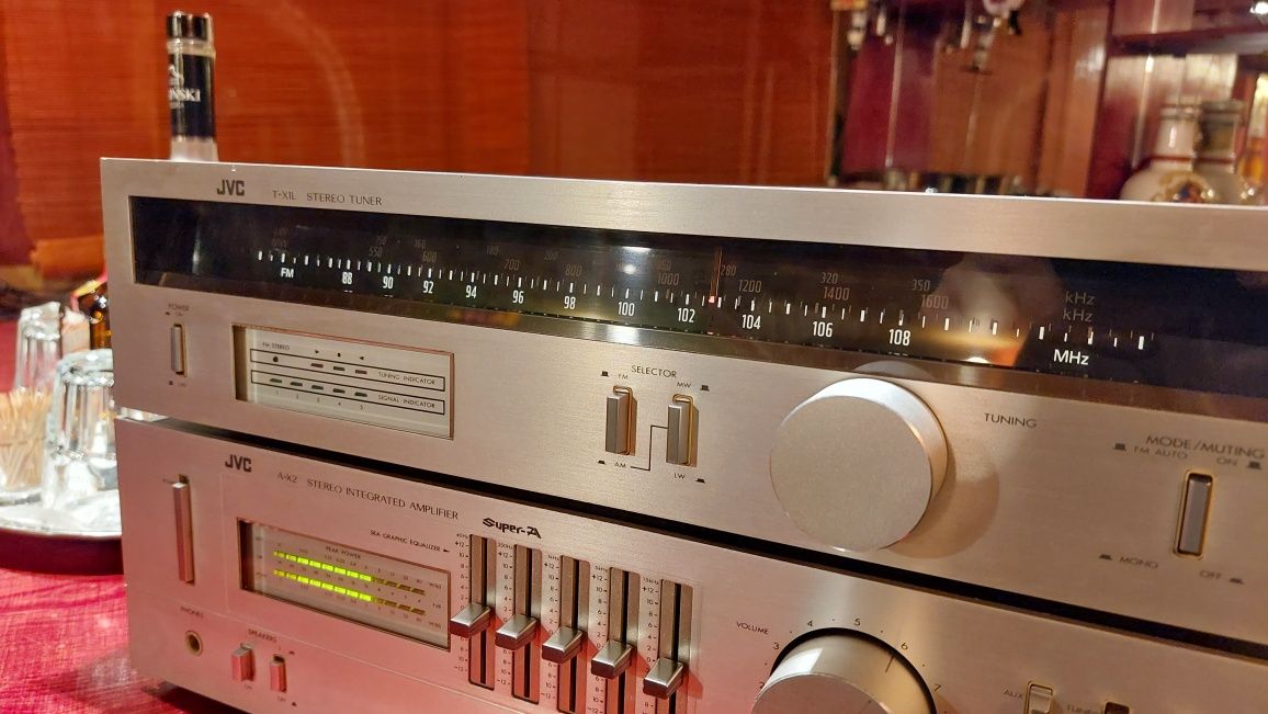 Zestaw wzmacniacz stereo + tuner JVC AX-2 + JVC TX-1 z 1980 roku