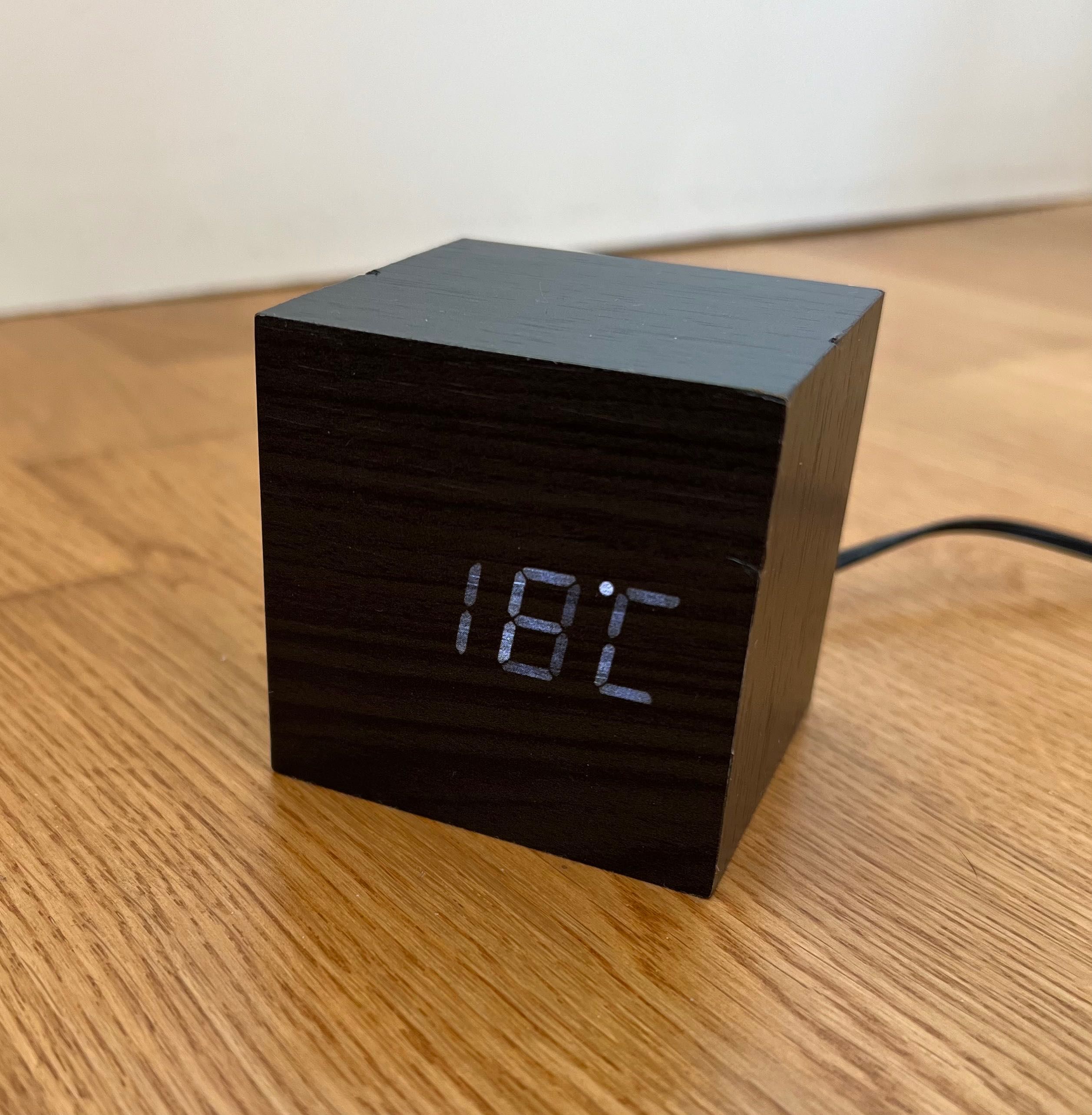 Relógio despertador de mesa cubo preto Gato Preto