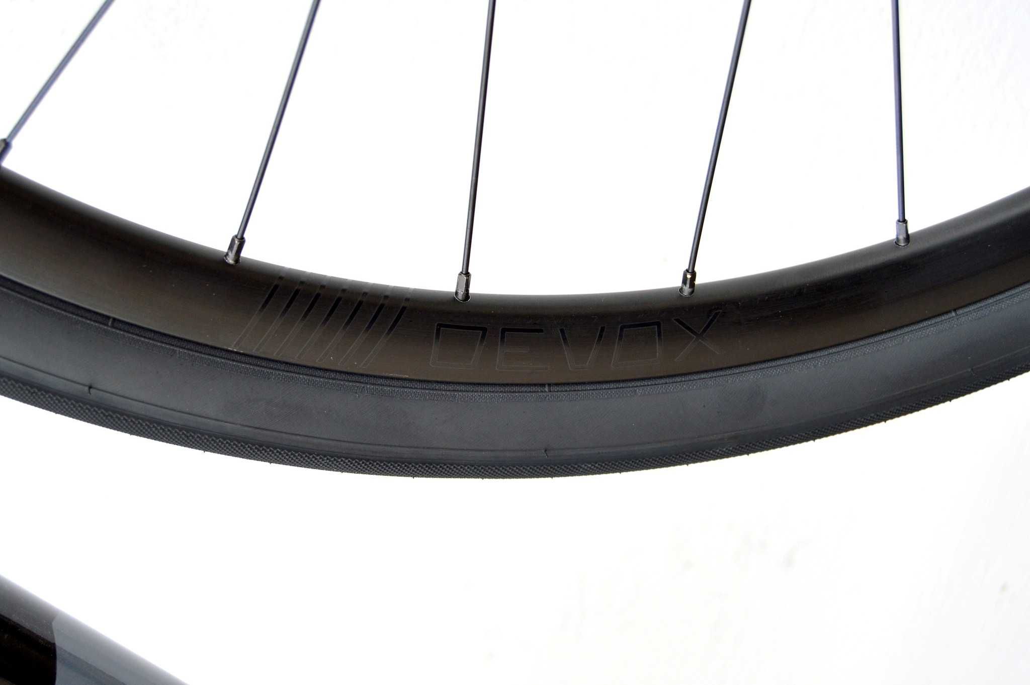 NOWE Koła gravel Devox Wheel RDS.A3 Maxxis Refuse TL sztywne osie 12mm