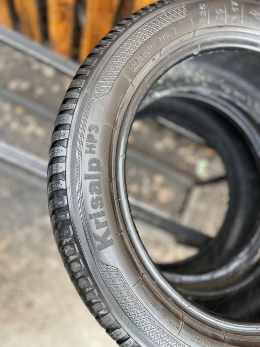 Шини б/у r17 225/50 зима 7 мм залишил