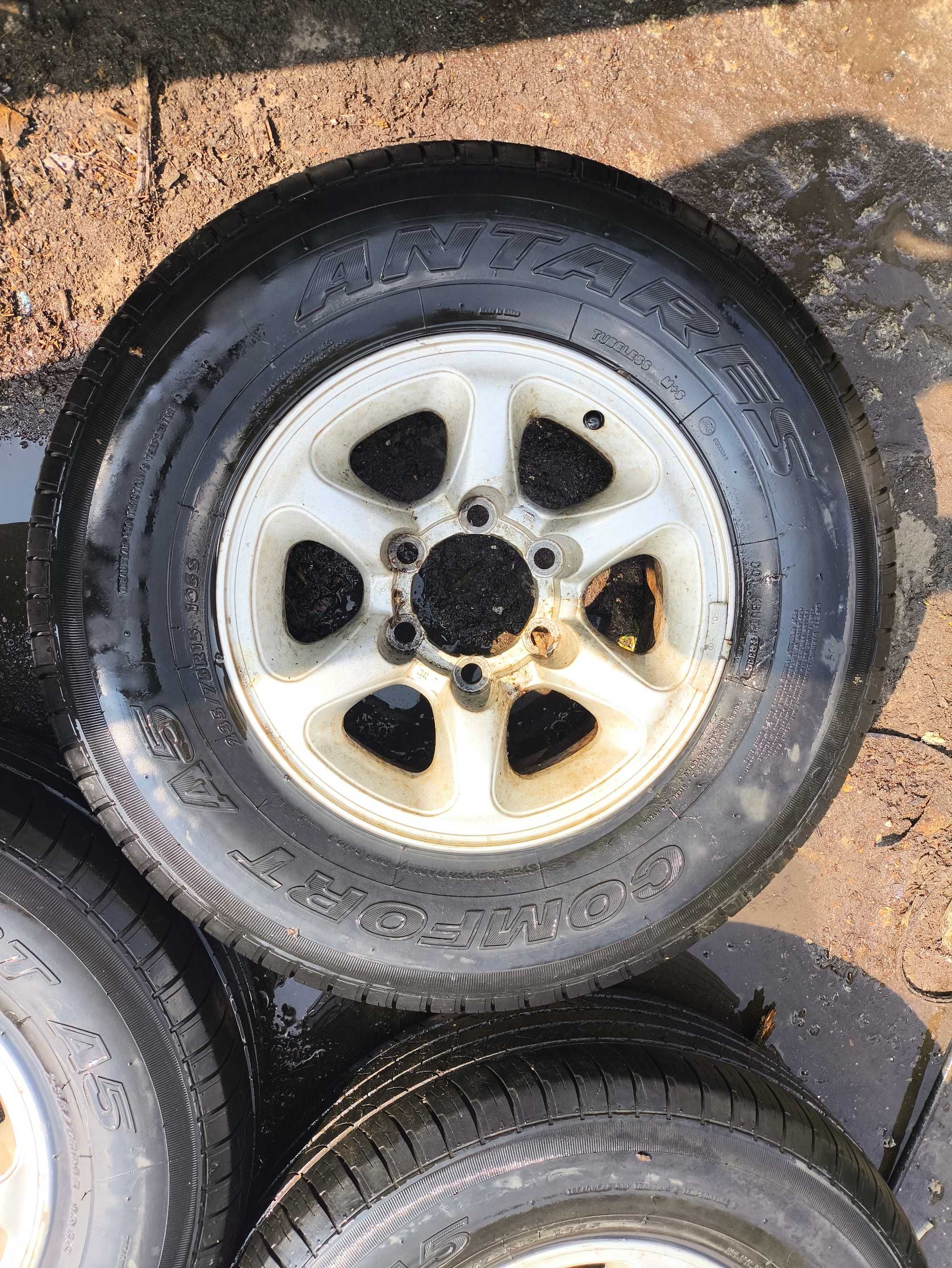 Felgi z oponami 265/70/15 Pajero L200