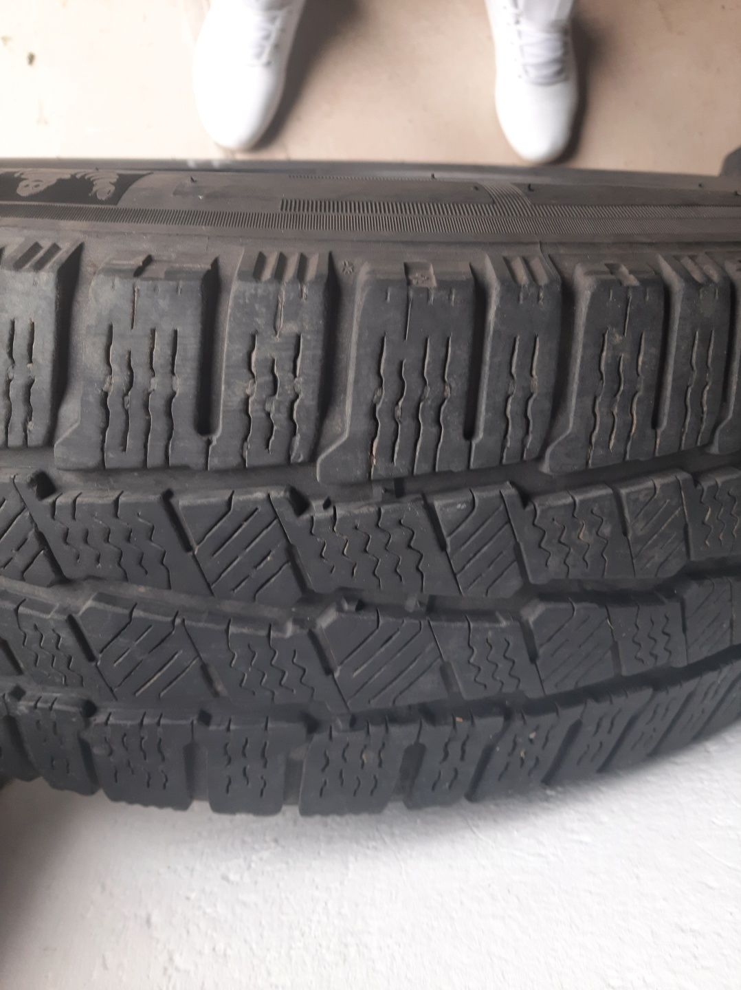 Opony zimowe 215/60R17C, zestaw 4 sztuk.