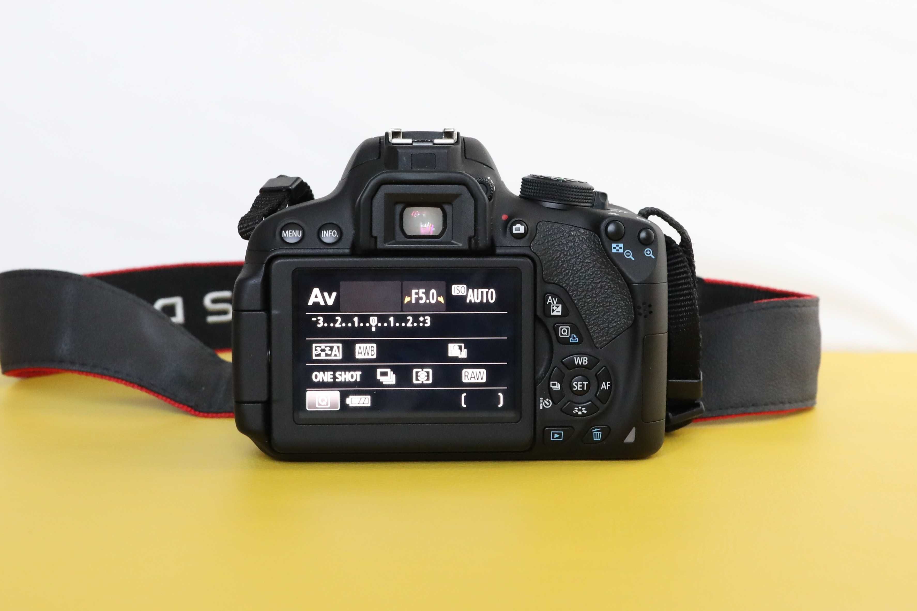 Canon 700D + obiekt 18-55 STM TYLKO 2,4tys zdjęć! SUPER Stan! Komplet!