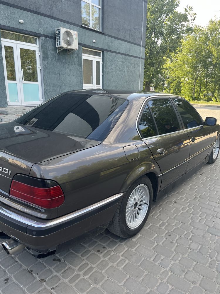 BMW 740i 1994 рік