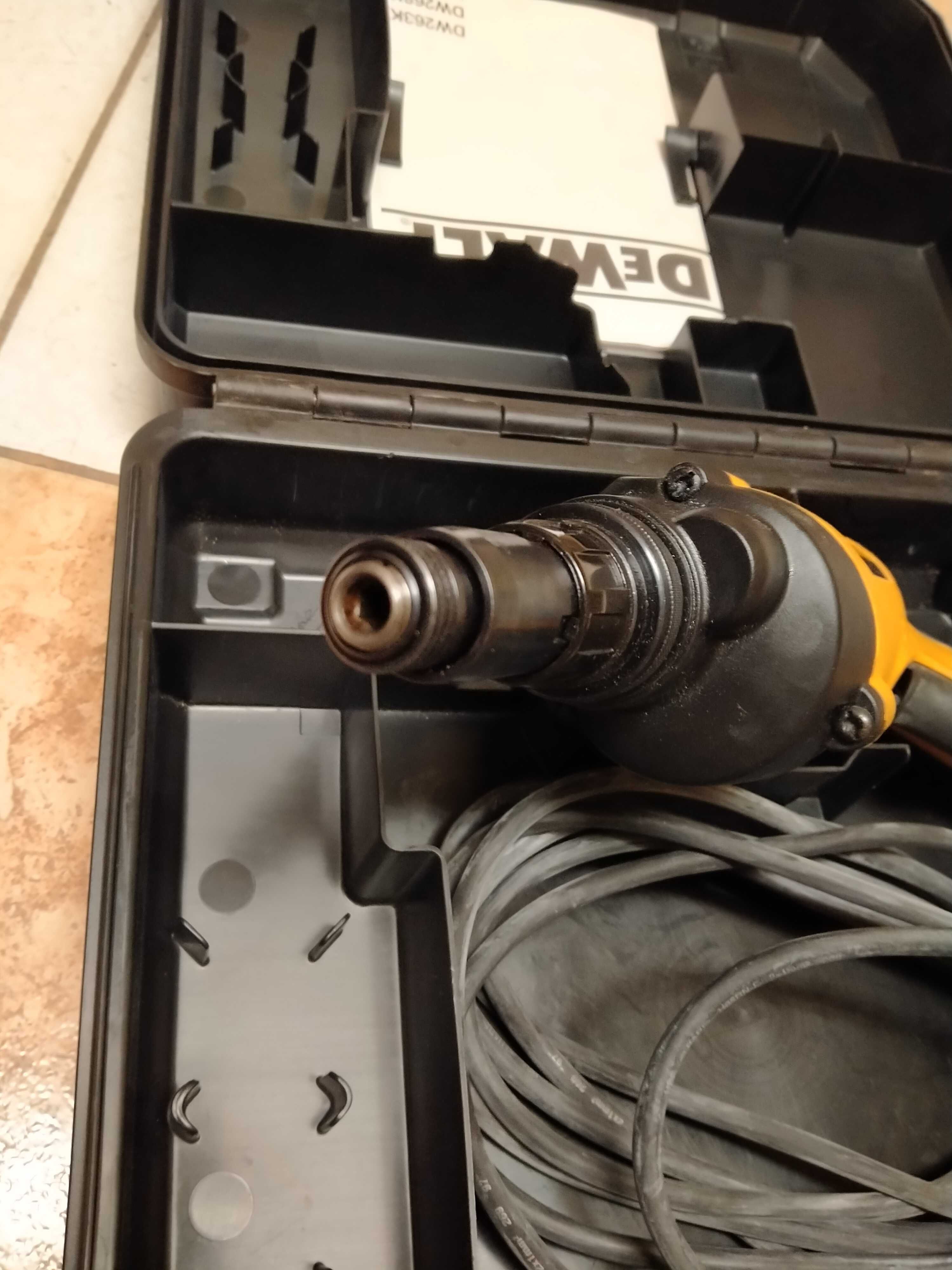 Wkrętarka do montaży płyt GK DeWalt zasilanie sieciowe