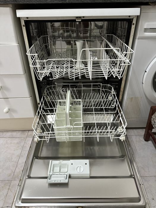 Máquina de lavar loiça Ariston