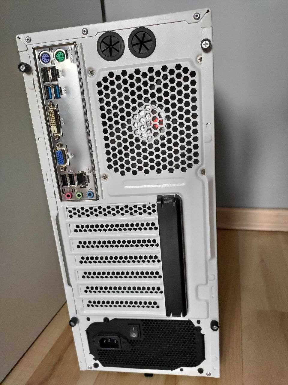 Komputer stacjonarny [Pentium G3250, 4GB RAM, SSD 120GB, Bitfenix]