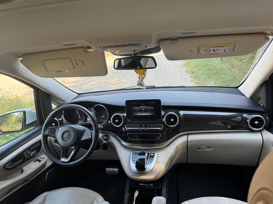 Wynajem Busa 7 osobowego, Mercedes V klasa, oraz Audi A8L.
