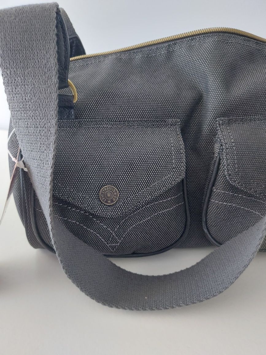 Mala senhora da levi's