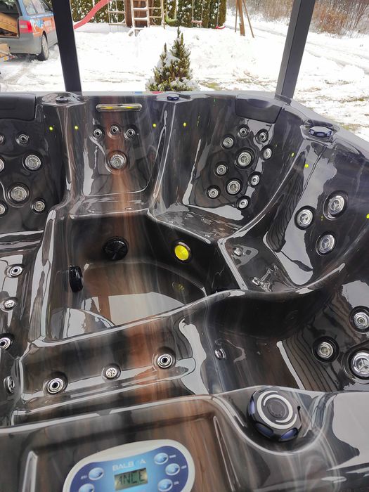 Jacuzzi 3 osobowe , całoroczne ponad 60 dysz, 220x156x88cm - transport