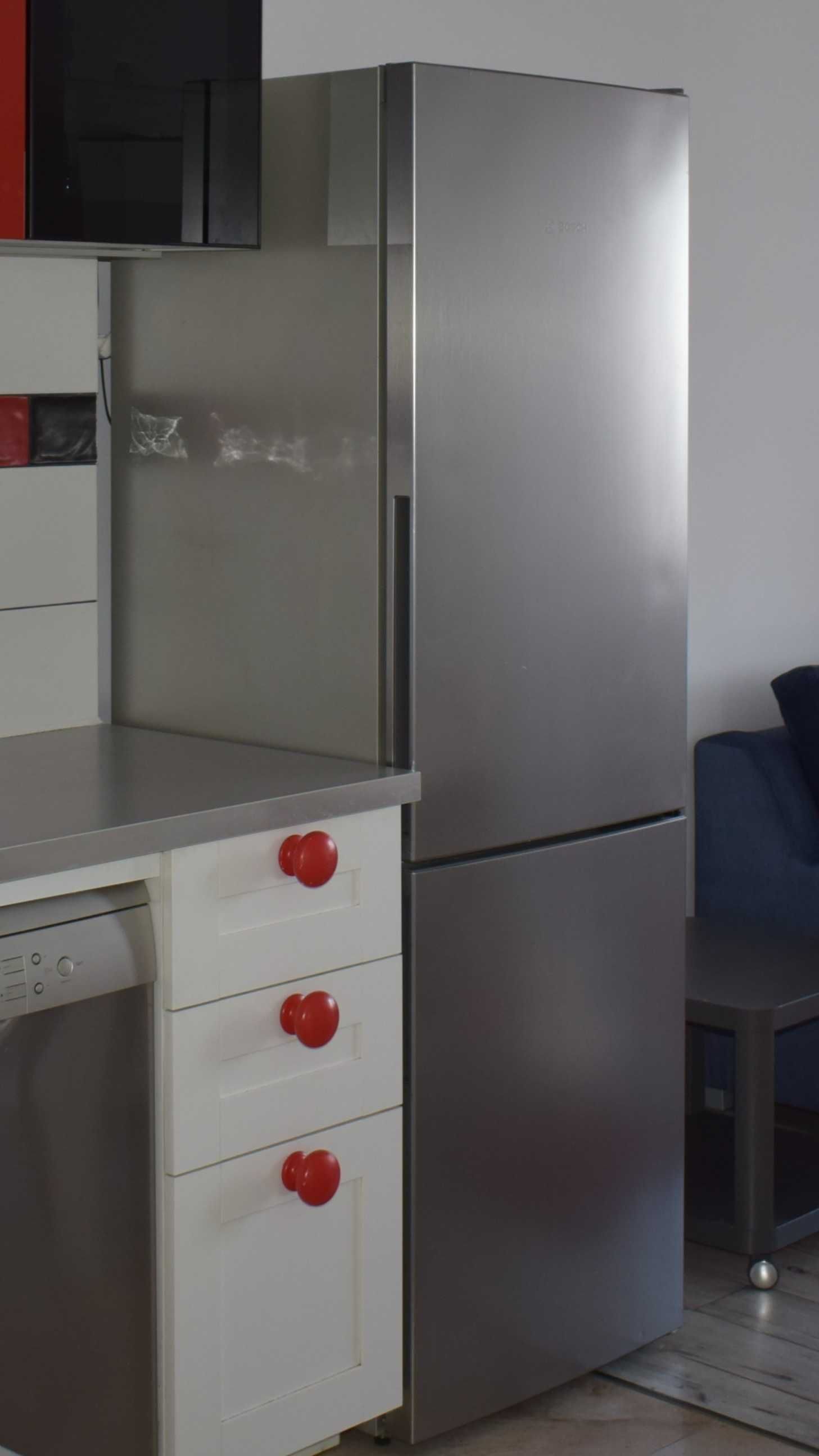 sprzedam lodówkę Bosch KGV36KL32 z zamrażalnikiem dolnym Srebrna