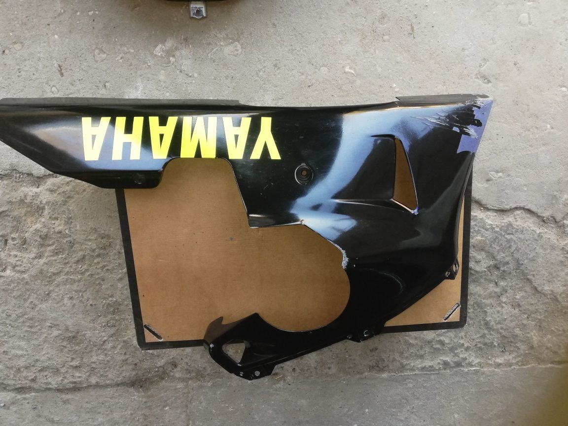 Yamaha R1 rn 04 bok owiewka lewa plug