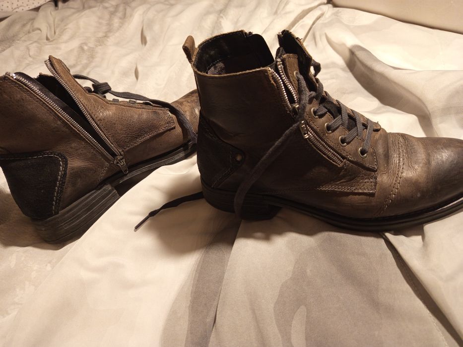 Botas castanhas homem