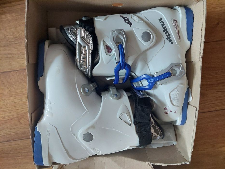 Narty Nordica buty i  kask Alpina