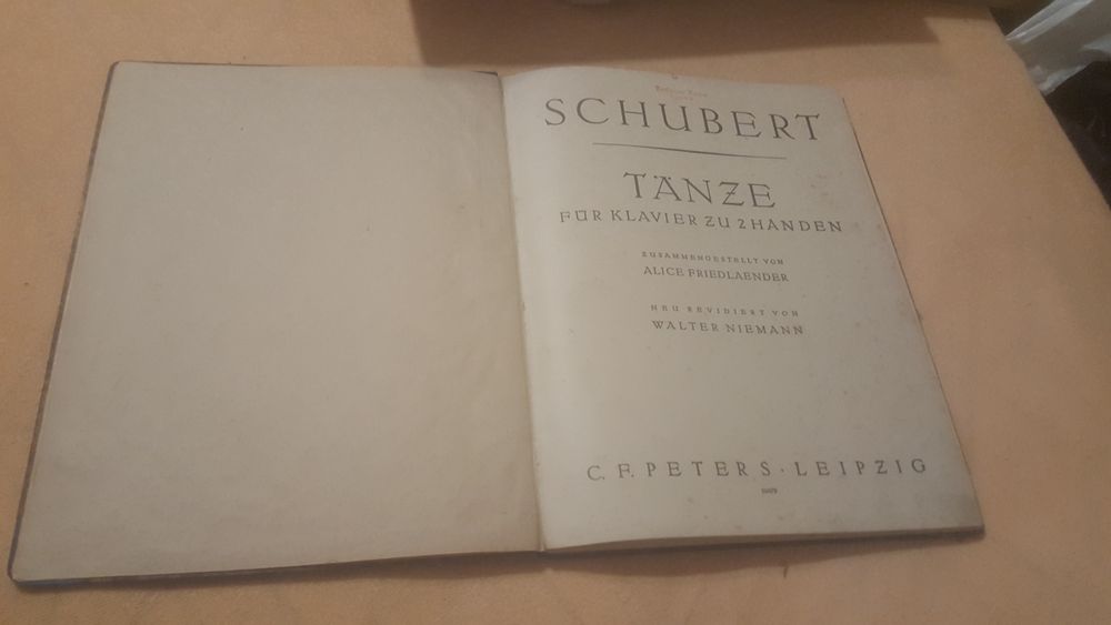 Schubert tanze fur klavier zu 2 Handen.