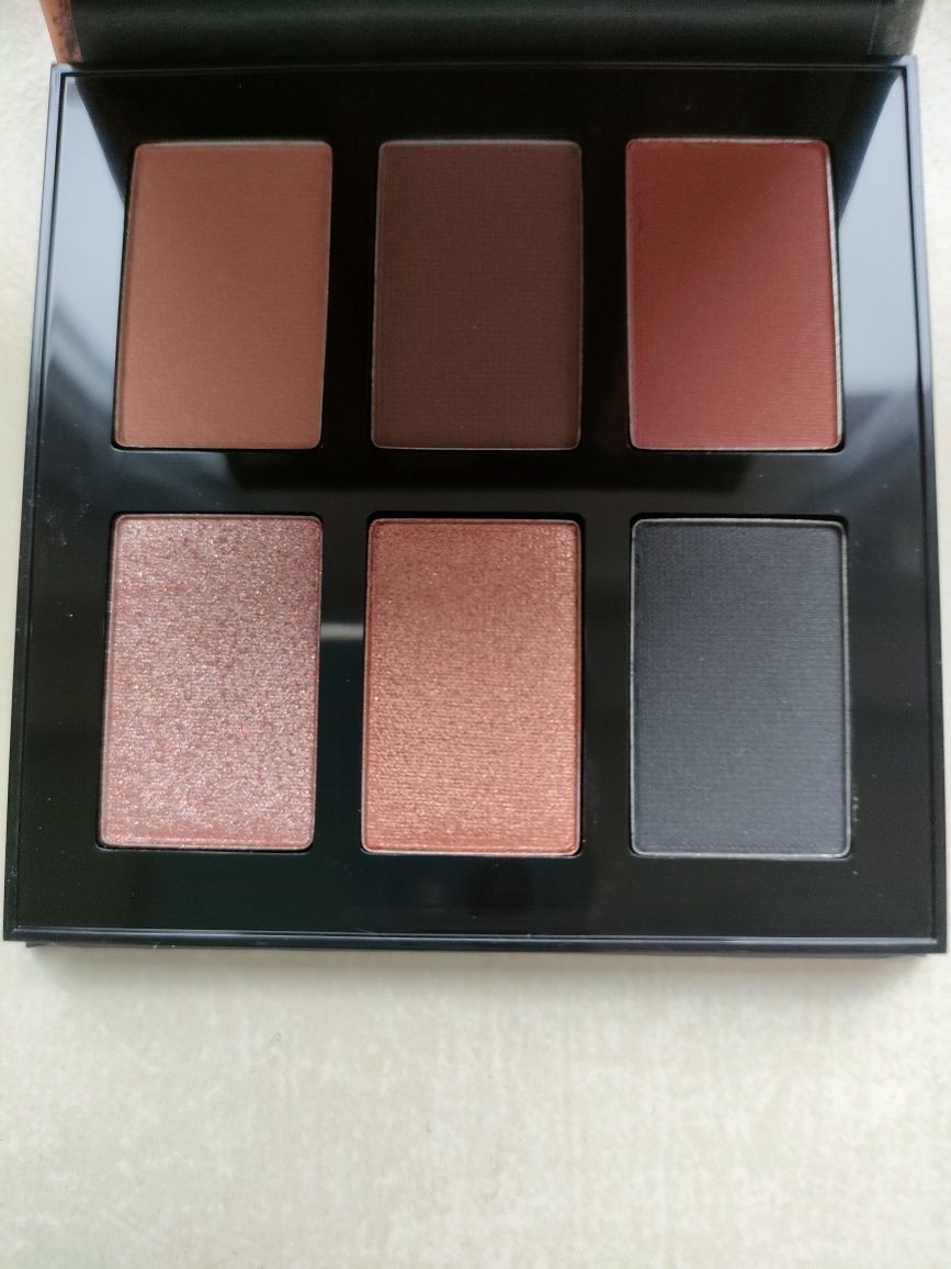 Avon.  All Nudes. Paletka cieni.