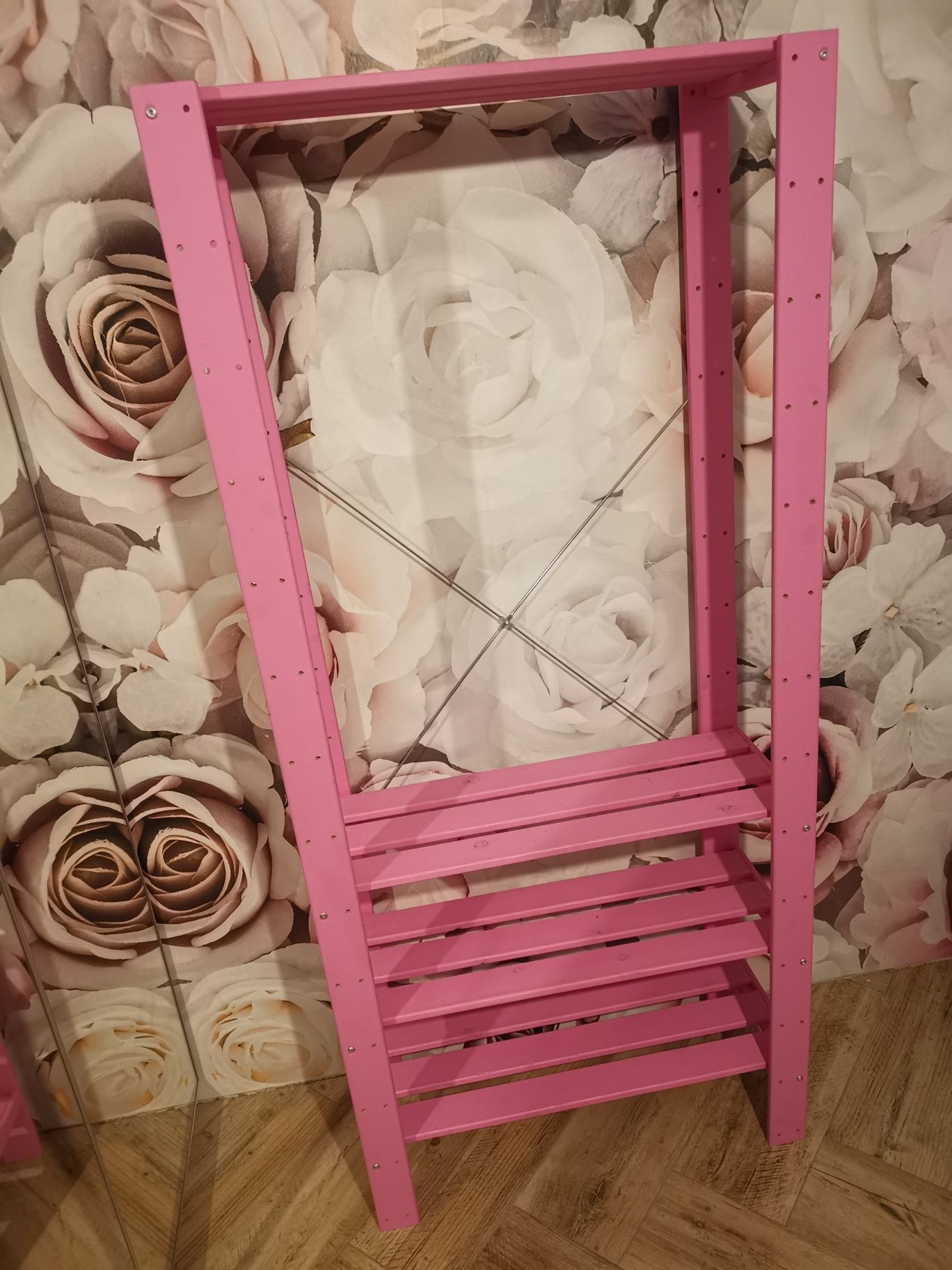 Regał różowy Ikea drewniany