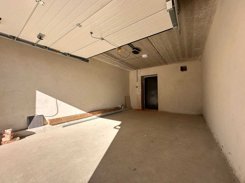 Гараж з гарним заїздом Національної Гвардії