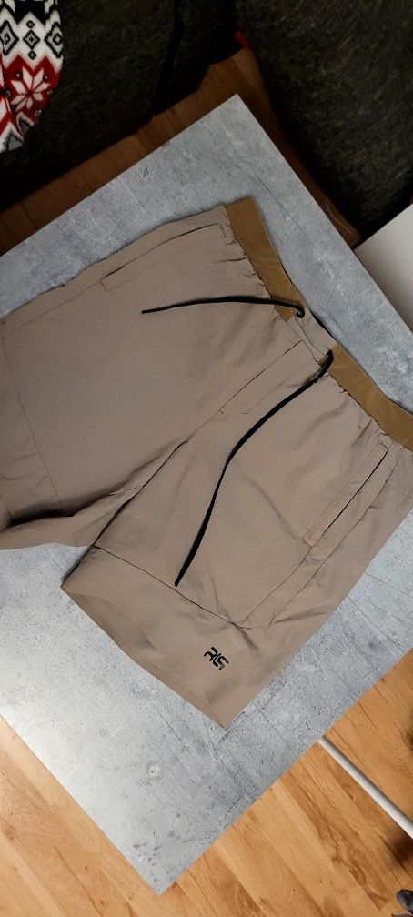 Spodenki treningowe 4F z serii Roberta Lewandowskiego XL Regular Fit
