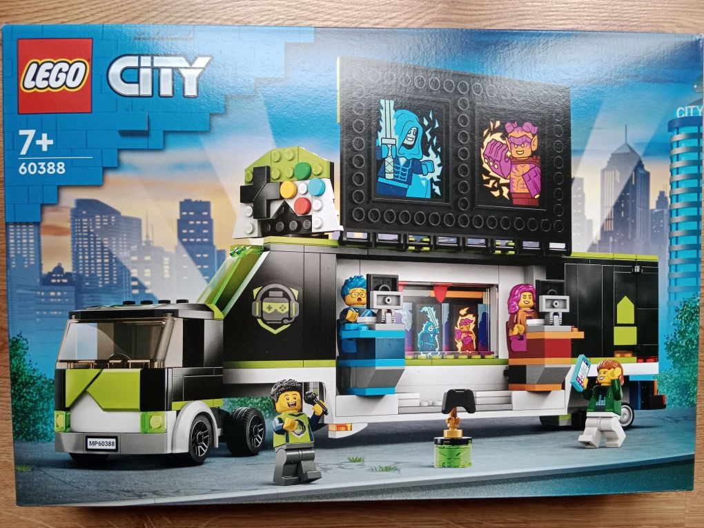 Klocki LEGO City - Ciężarówka na turniej gier 60388