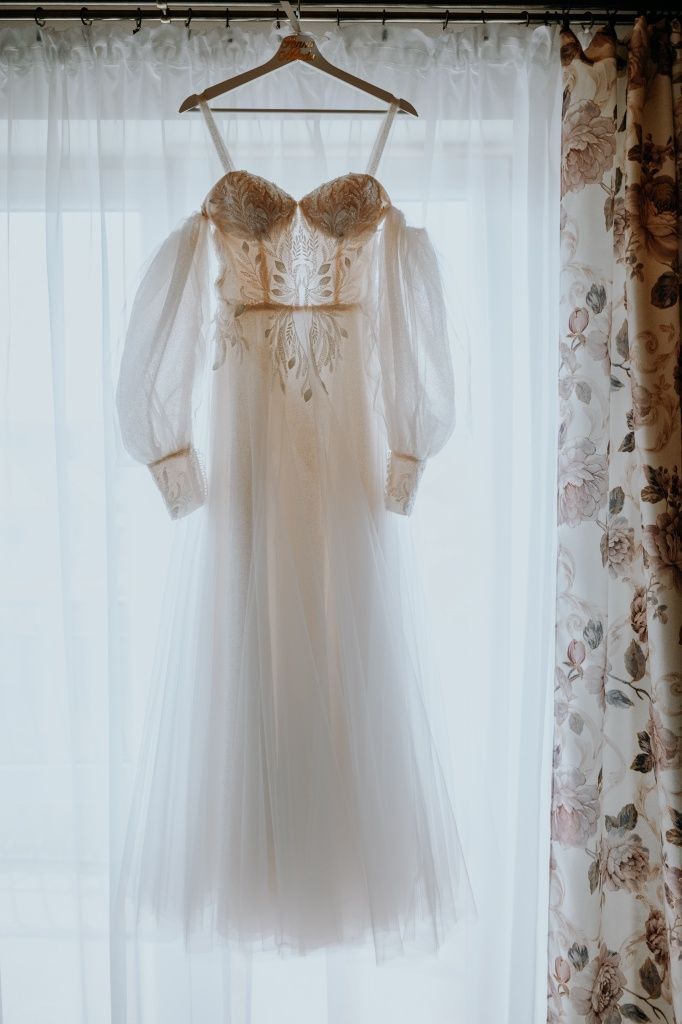 Suknia ślubna księżniczka brokatowa