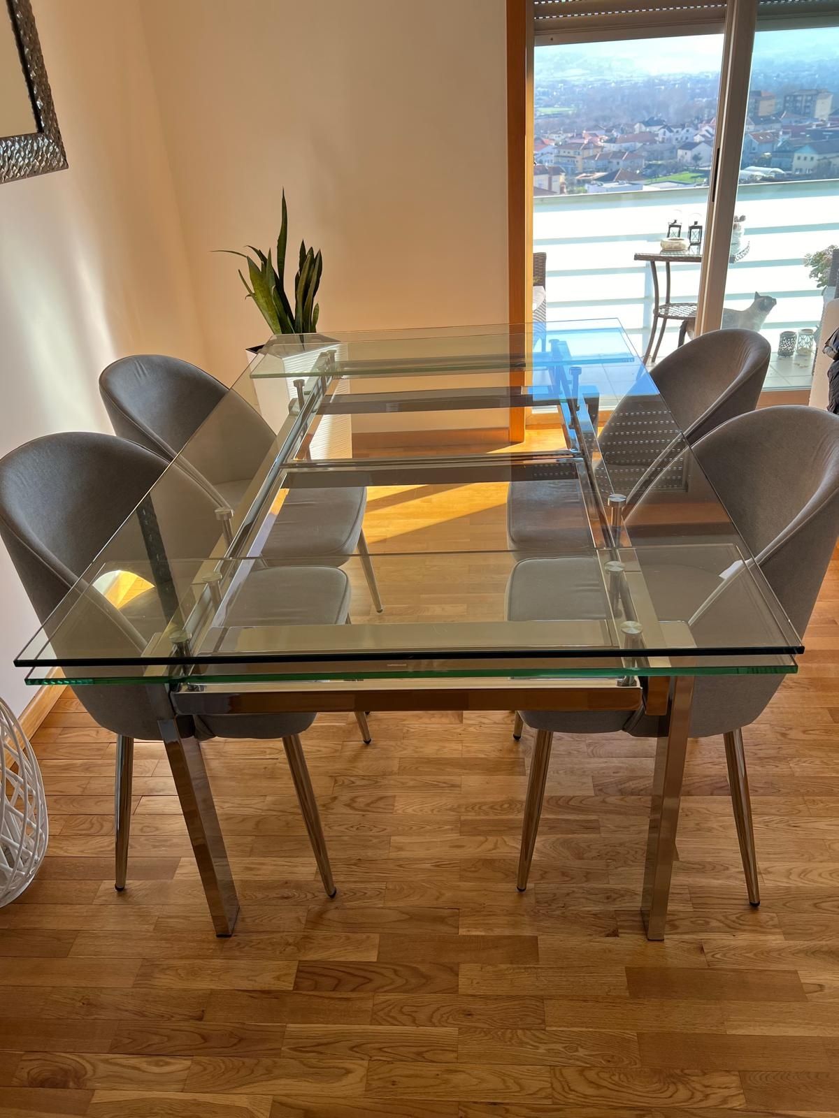 Mesa em vidro extensível