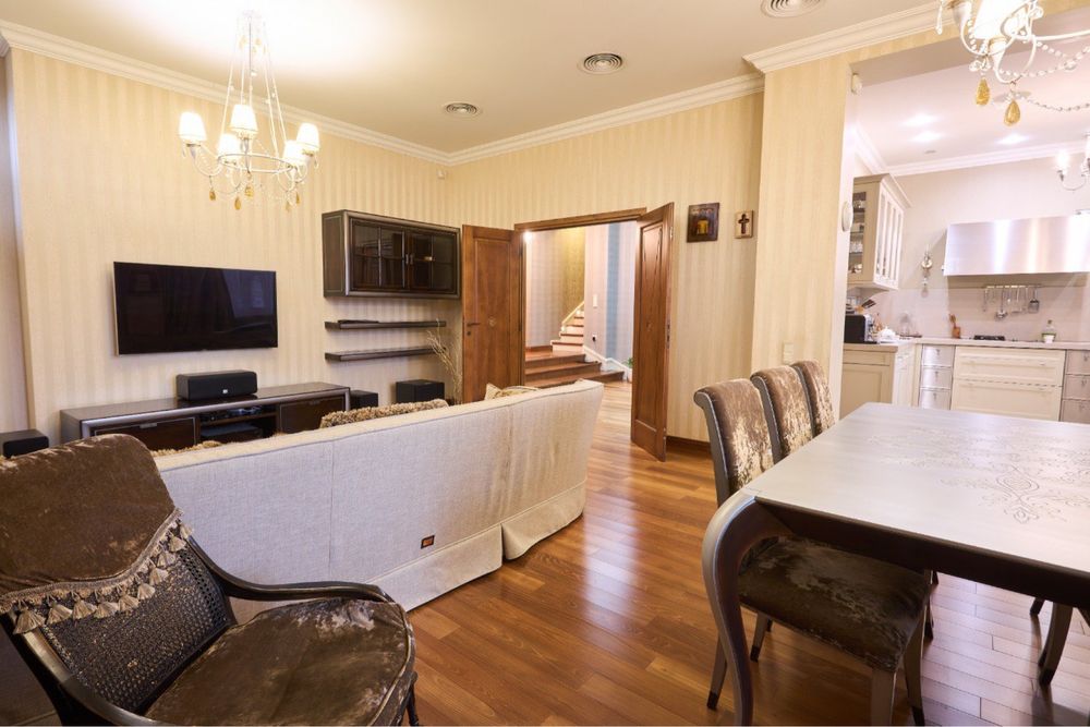 Продам дом на правом берегу реки Днепр пос.Ямбург с.Днепровое