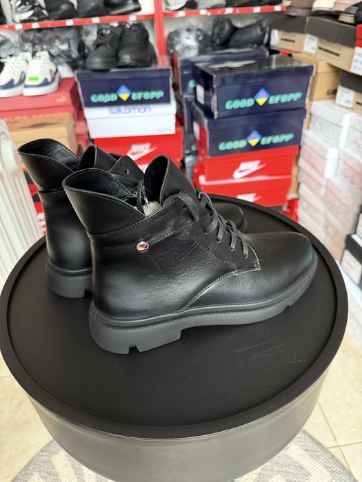 Зимові шкіряні черевики на шнурівці