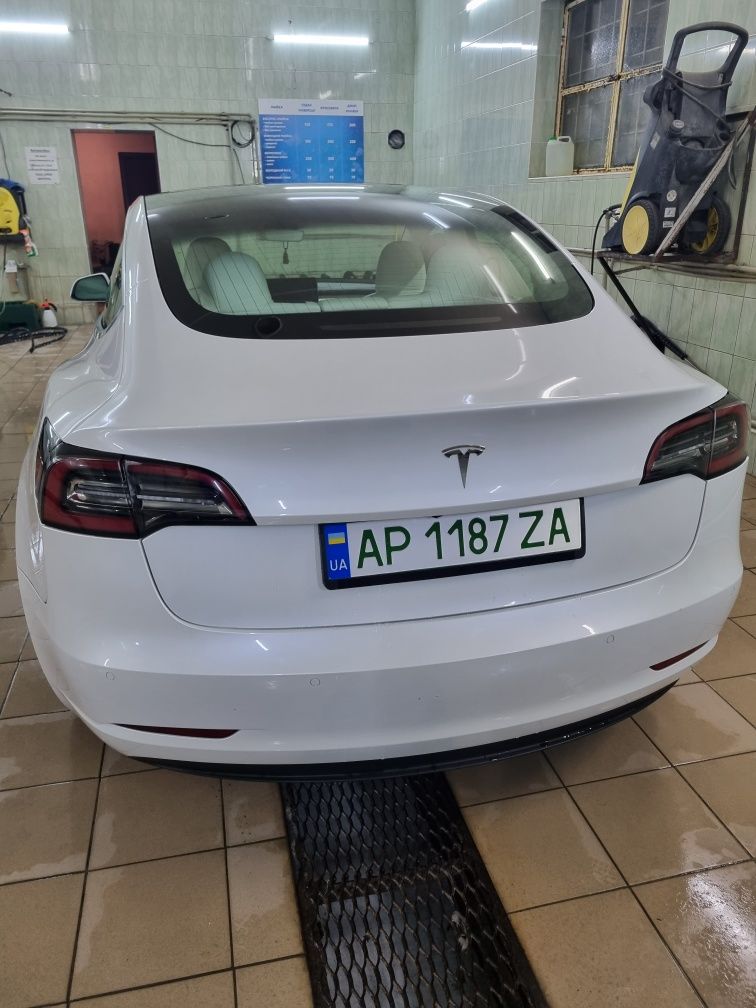 Tesla model 3 2020