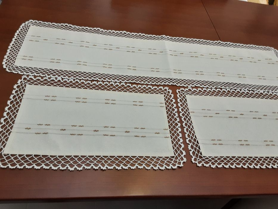 Jogo de panos de quarto  em tecido e croché acabado de fazer