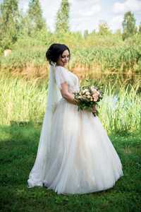 Весільна сукня біла з пудровим кольором